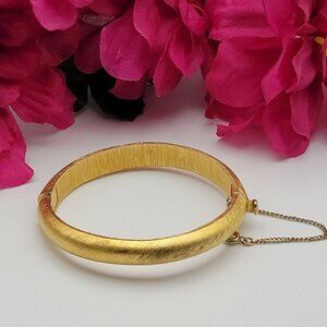 Vtg. Crown Trifari Gold Tone Bangle Bracelet 6.5" Hinge Spring Ring Safety Chain